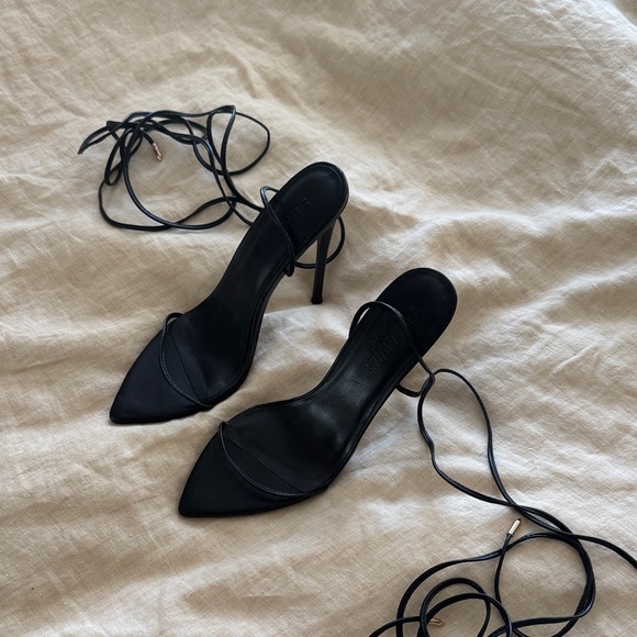 FEMME LA Chic Black Lace-Up Heels - Picture 4 of 7